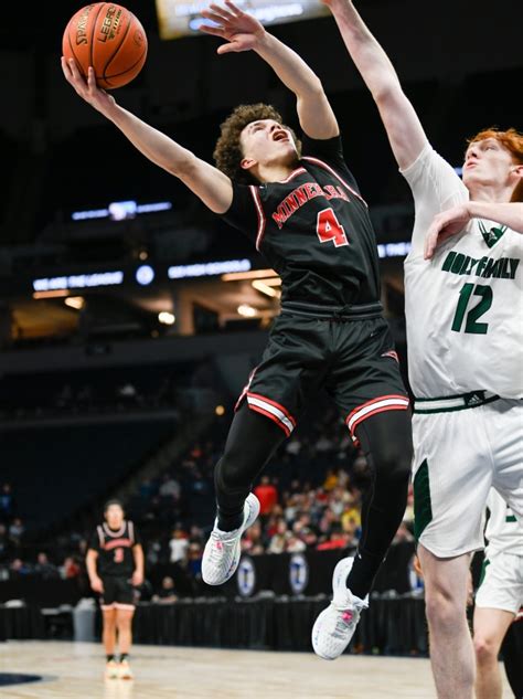 State boys basketball: Lorenzo Levy’s clutch shots lift Minnehaha Academy to upset of Holy Family
